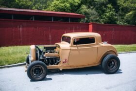 1932 Ford 3-Window Coupe Hot Rod V8