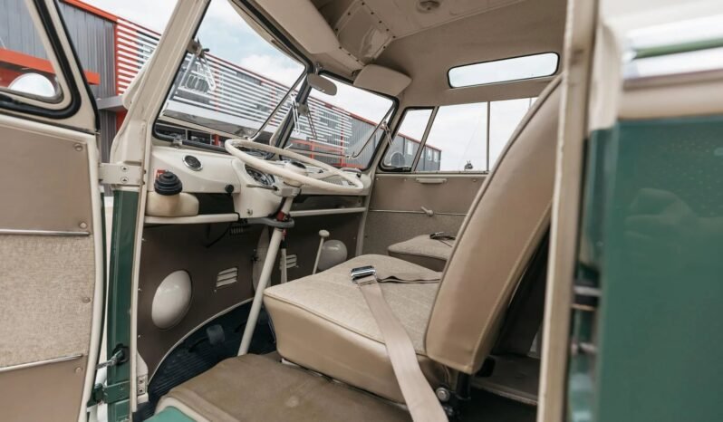 
								1967 Volkswagen Type 2 Samba Bus Deluxe full									