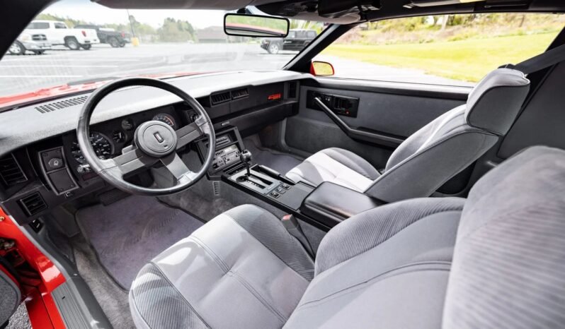 
								1985 Chevrolet Camaro IROC-Z T-Top full									