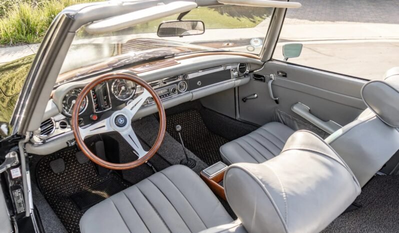 
								1969 Mercedes-Benz 280SL full									