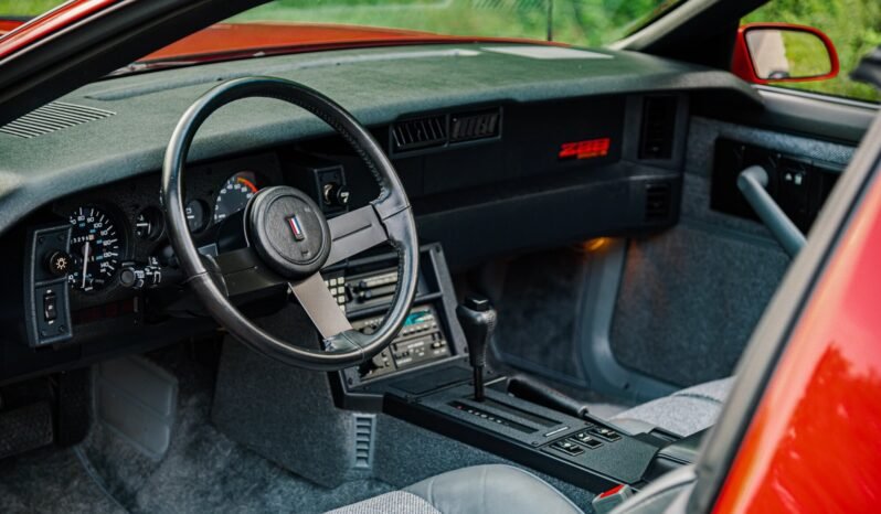 
								1988 Chevrolet Camaro IROC-Z V8 full									