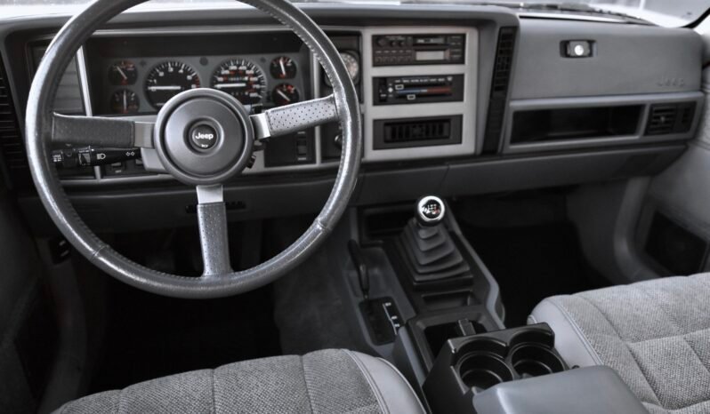 
								1992 Jeep Cherokee Laredo 4X4 full									