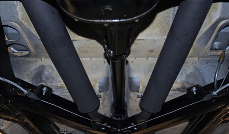 
								1957 Chevrolet Corvette Fuel Injected V8 full									