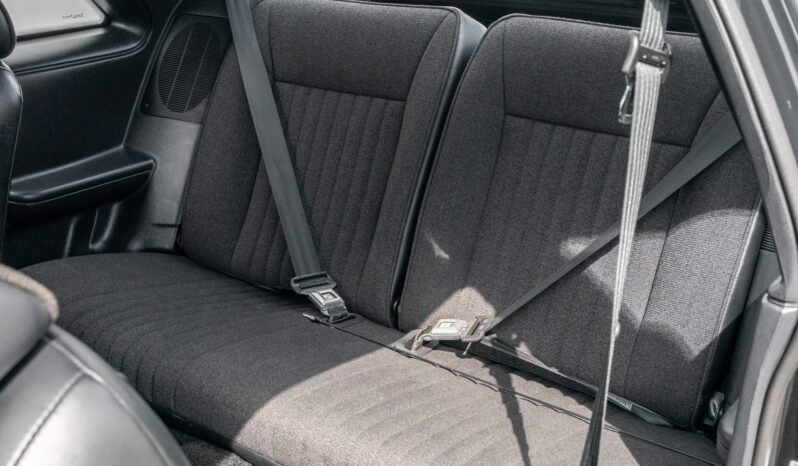 
								1993 Ford Mustang SVT Cobra Black V8 full									