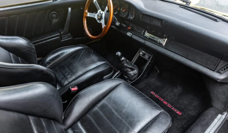 
								1985 Porsche 911 Carrera full									