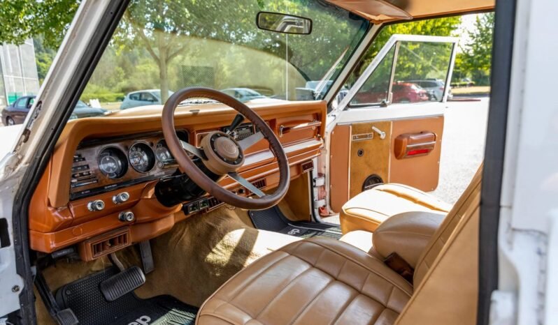 
								1982 Jeep J-10 Pickup Truck 4WD full									