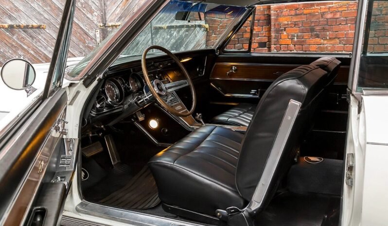 
								1965 Buick Riviera Arctic White full									