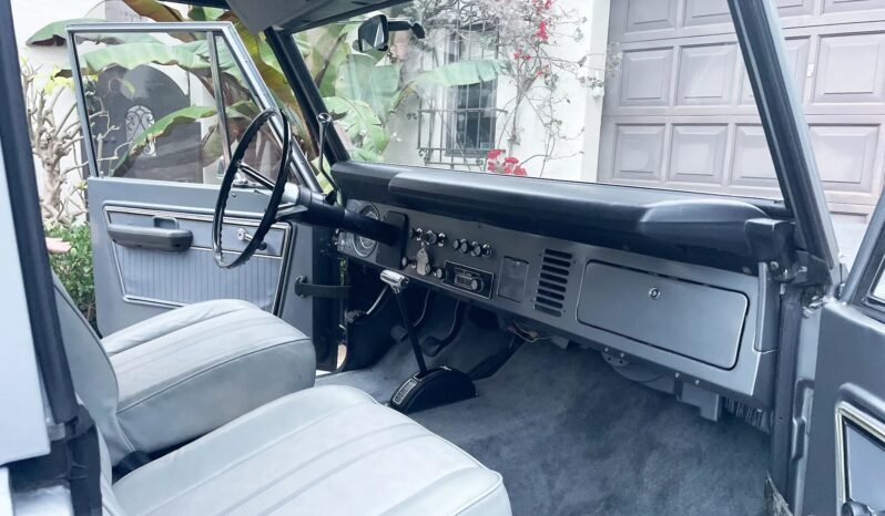 
								1972 Ford Bronco Sport V8 Silver full									