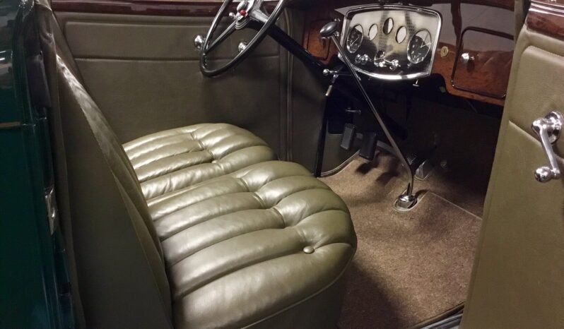 
								1932 Packard 902 Roadster full									