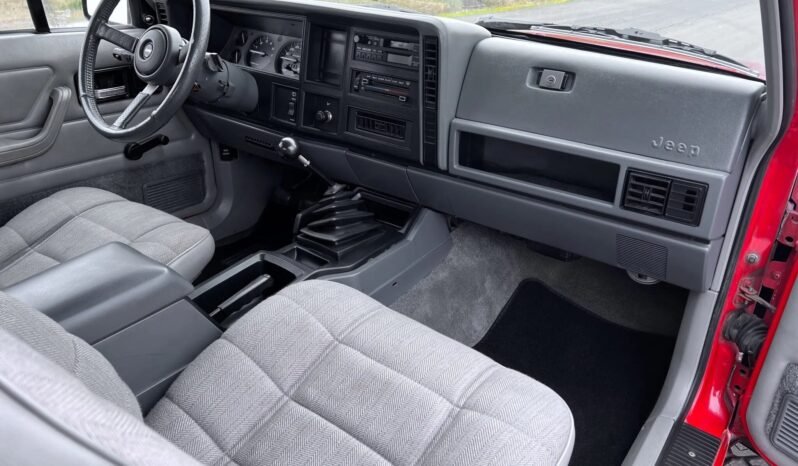 
								1993 Jeep Cherokee Sport XJ full									