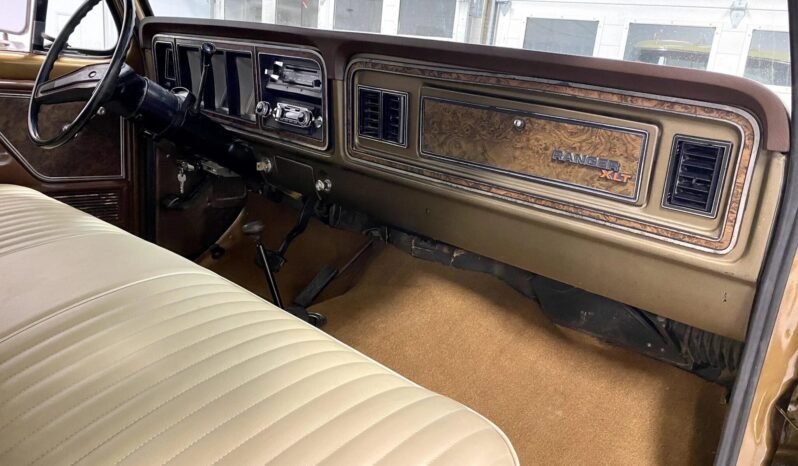 
								1979 Ford F-250 Ranger XLT Crew Cab full									