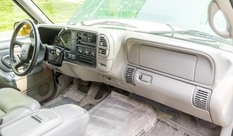 
								1999 Chevrolet K1500 Suburban LT 4X4 full									