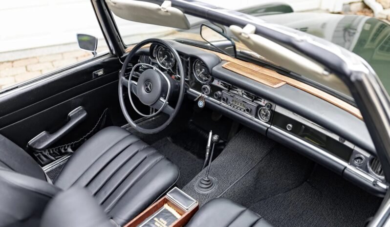 
								1969 Mercedes-Benz 280SL I6 full									