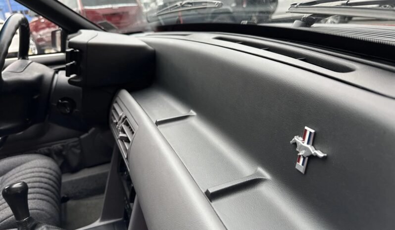 
								1993 Ford Mustang SVT Cobra 5-Speed full									