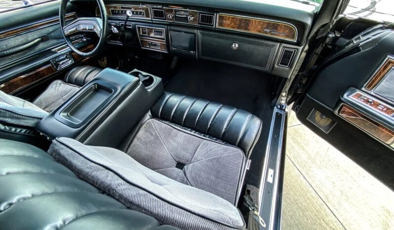 
								1977 Lincoln Continental Mark V Town full									