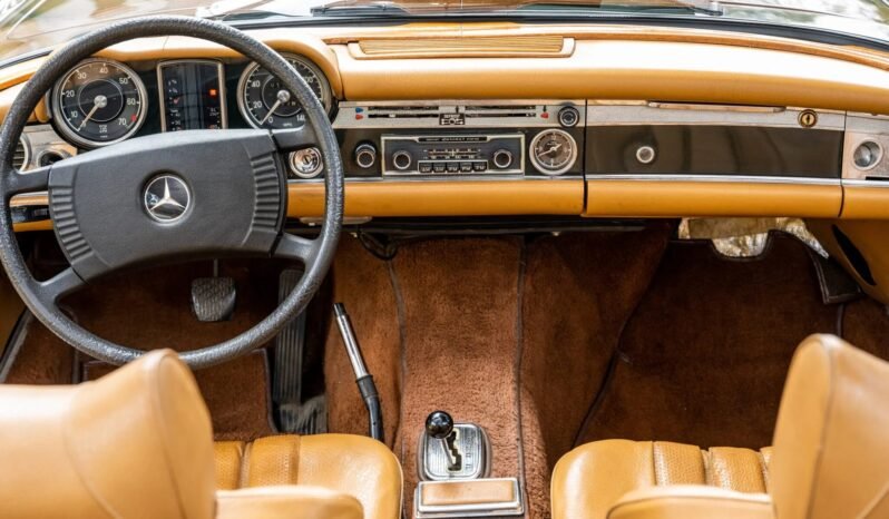 
								1970 Mercedes-Benz 280SL Roadster full									