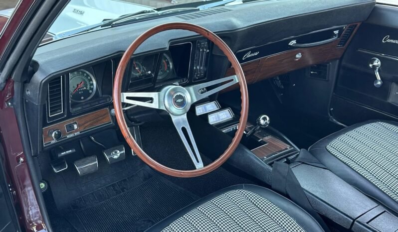 
								1969 Chevrolet Camaro Z/28 4-Speed full									