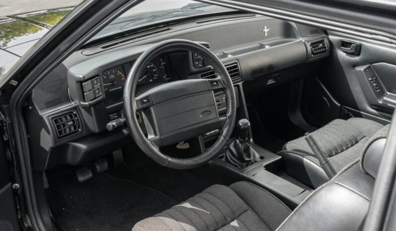 
								1993 Ford Mustang SVT Cobra Black V8 full									