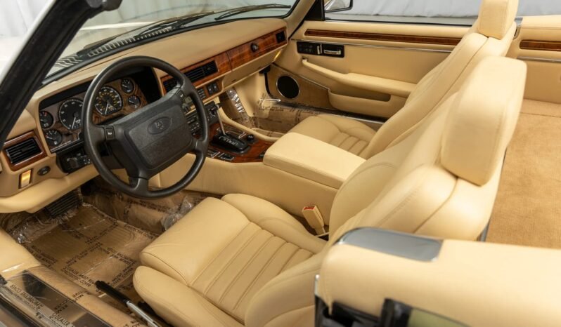 
								1992 Jaguar XJS Convertible V12 full									