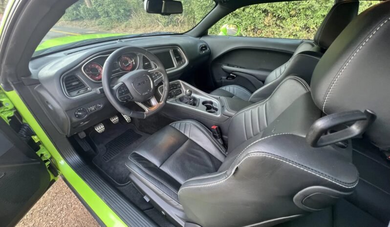 
								2015 Dodge Challenger SRT Hellcat full									