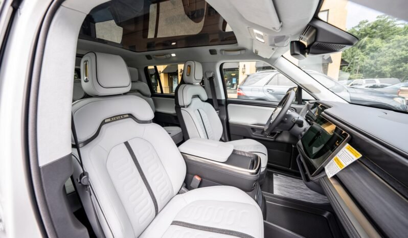 
								2023 Rivian R1S Quad-Motor full									