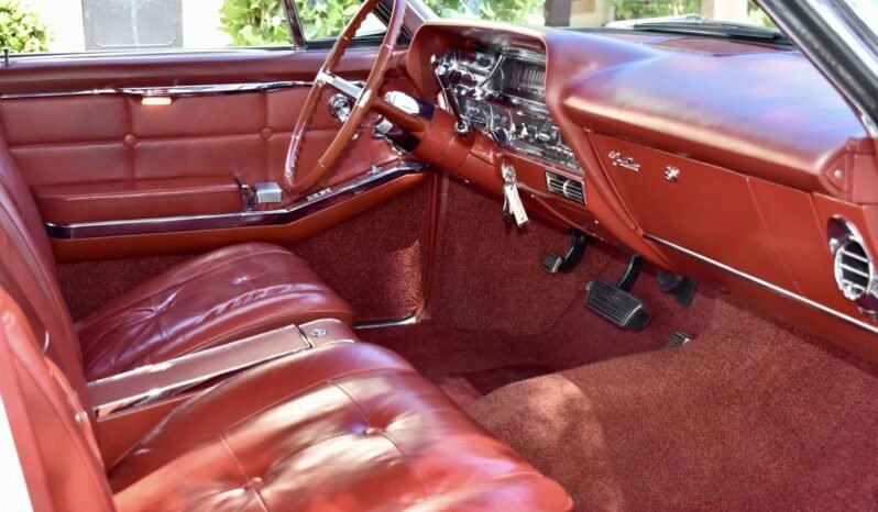 
								1963 Cadillac DeVille Sedan V8 full									