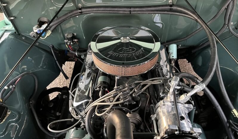 
								1953 Ford F-100 V8 Pickup Truck full									