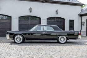 1964 Lincoln Continental V8