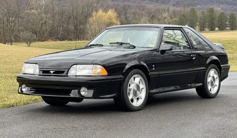 
								1993 Ford Mustang SVT Cobra full									