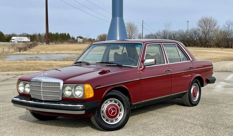
								1979 Mercedes-Benz 240D full									