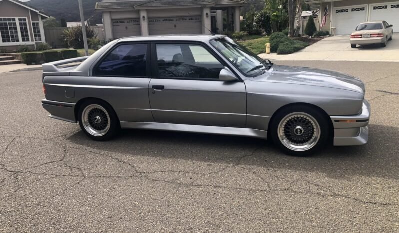 
								1988 BMW M3 Metallic Silver full									
