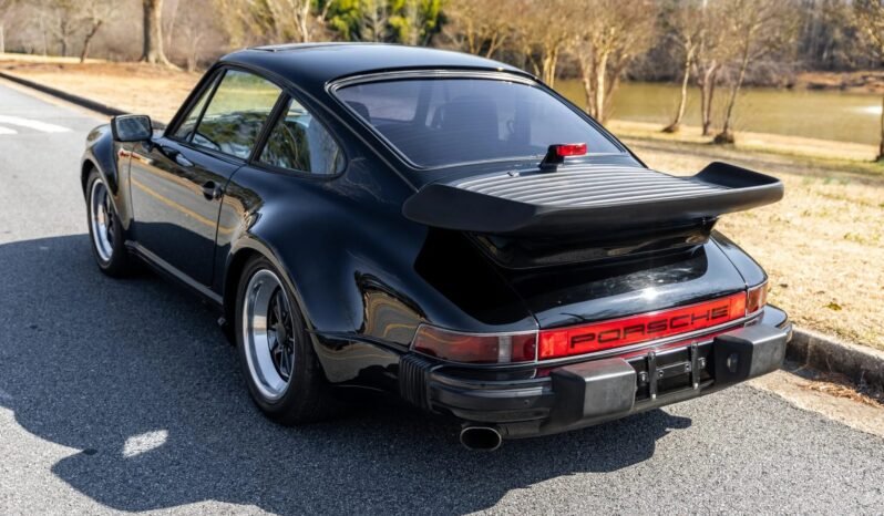 
								1985 Porsche 911 Carrera full									