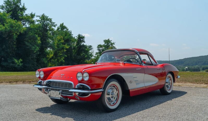 
								1961 Chevrolet Corvette Fuel-Injected V8 full									