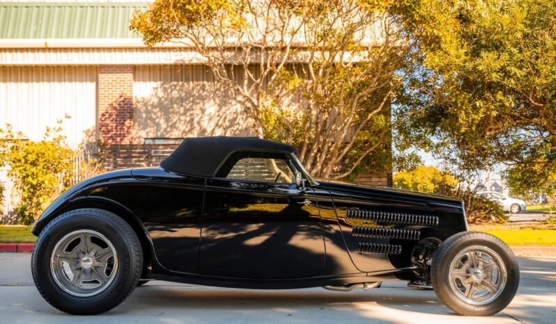 
								1933 Ford Roadster V8 full									