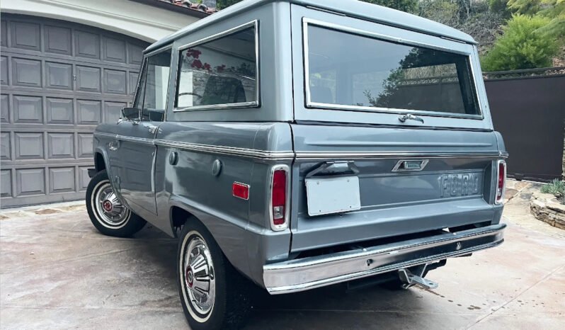 
								1972 Ford Bronco Sport V8 Silver full									