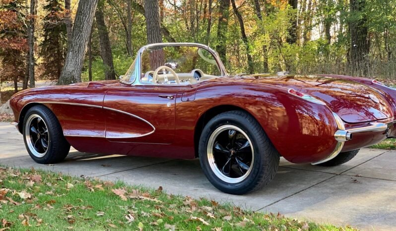 
								1957 Chevrolet Corvette Convertible 327CI V8 full									