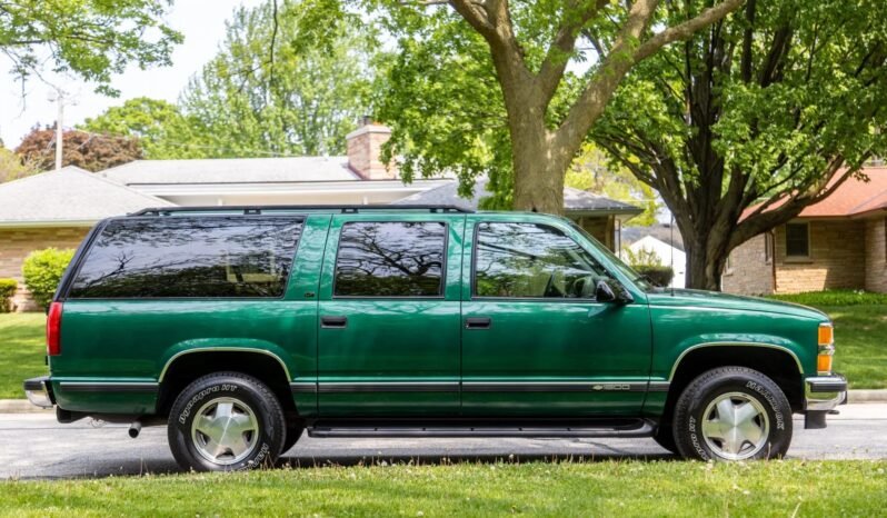 
								1999 Chevrolet K1500 Suburban LT 4X4 full									