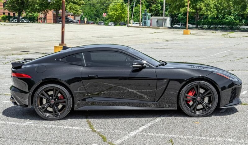 
								2017 Jaguar F-Type SVR AWD full									