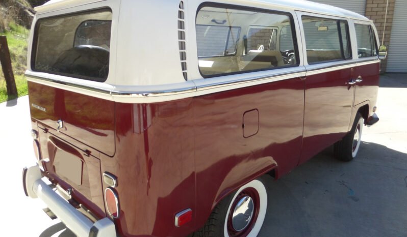 
								1971 Volkswagen Type-2 Transporter full									