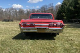 1962 Oldsmobile Starfire V8