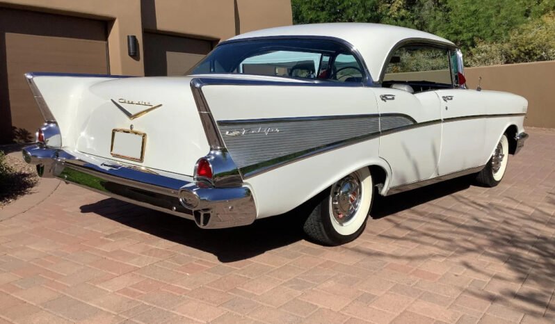 
								1957 Chevrolet Bel Air Hardtop Sedan full									