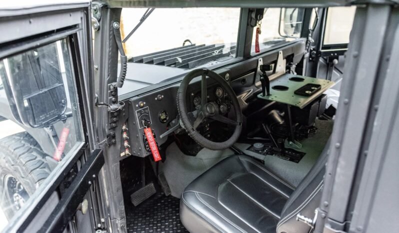 
								2002 AM General Humvee full									