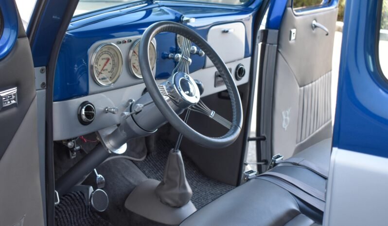 
								1937 Ford Custom Coupe full									