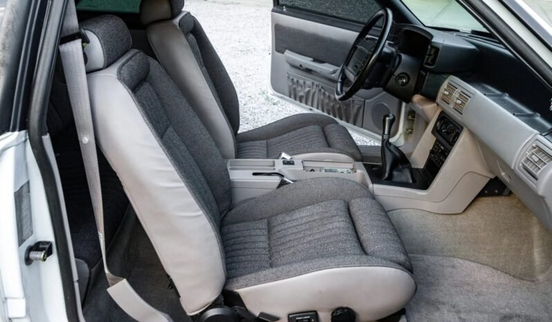 
								1990 Ford Mustang LX 5-Speed full									