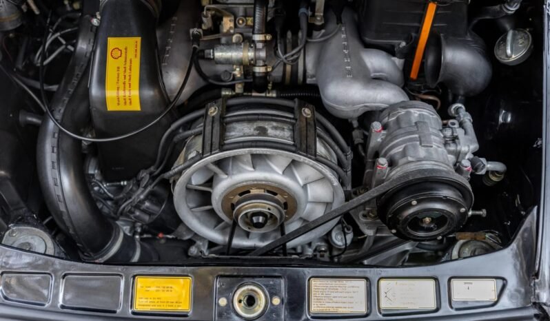 
								1985 Porsche 911 Carrera full									