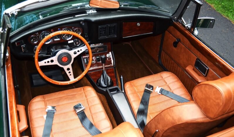 
								1973 MG MGB Metallic Green full									