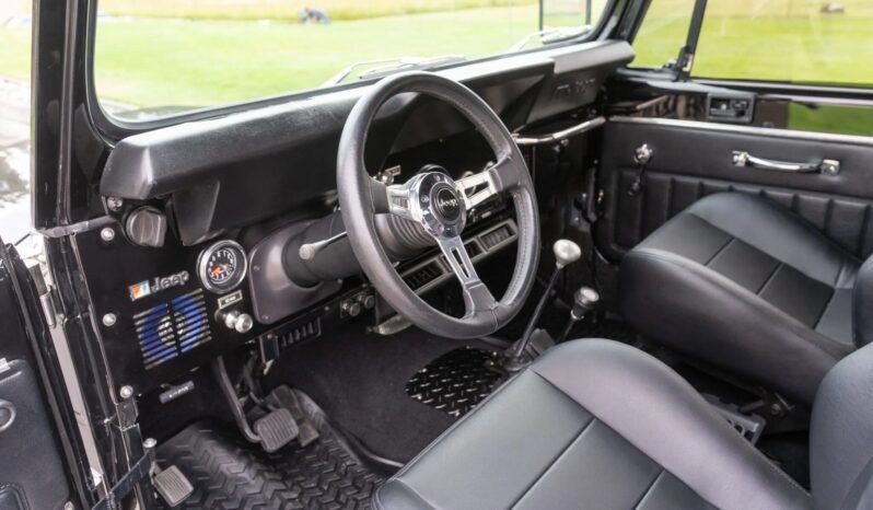 
								1982 Jeep CJ-8 Scrambler full									