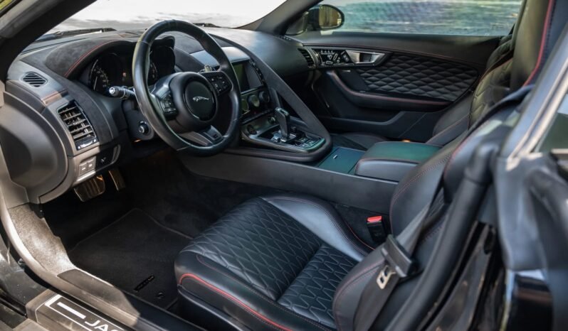 
								2017 Jaguar F-Type SVR 5.0 V8 full									