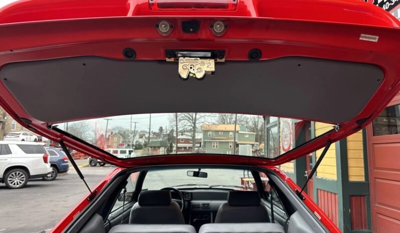 
								1993 Ford Mustang SVT Cobra 5-Speed full									