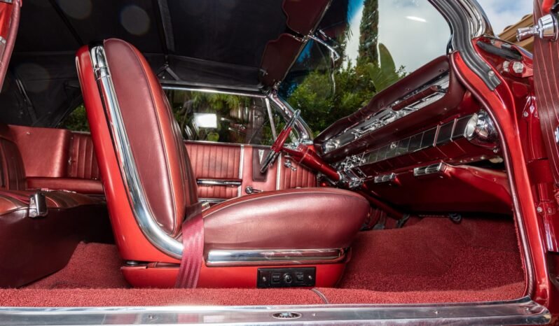 
								1961 Pontiac Bonneville full									